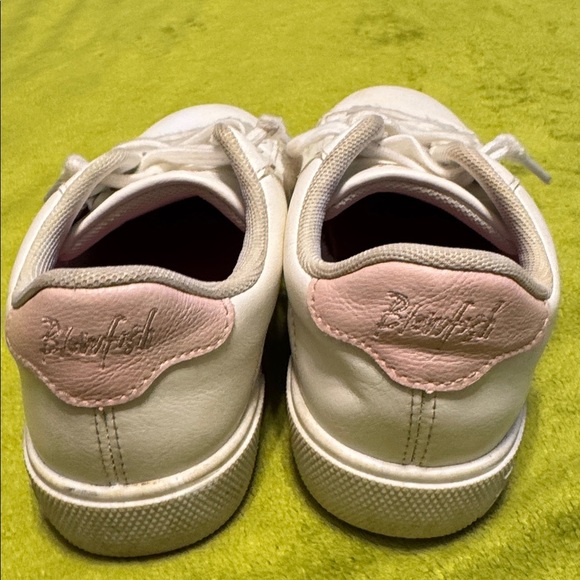 BLOWFISH Malibu- Size 1 Classic White Kids Sneakers with Pink Heart - Picture 4 of 6